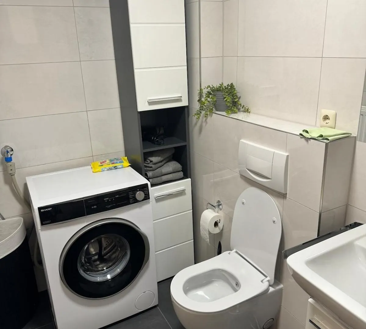 Komplett Neu Renovierte Wohnung! Ανόβερο